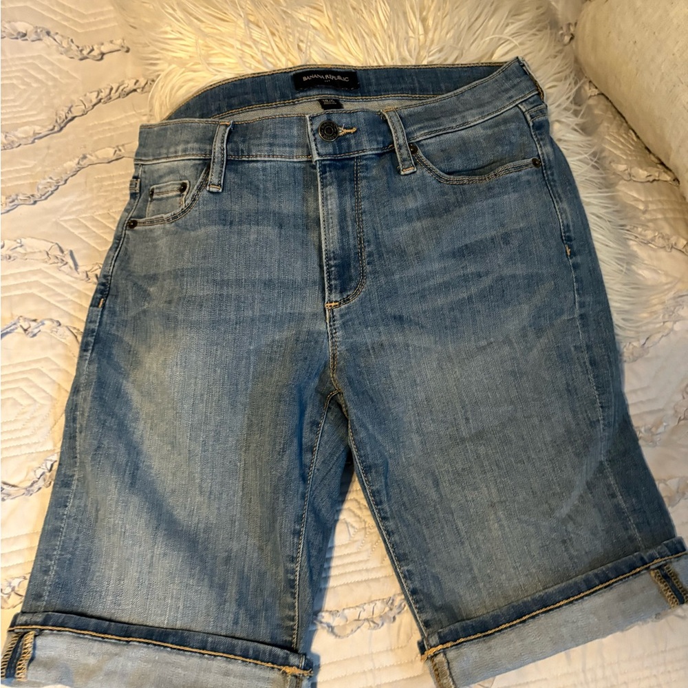 Banana Republic Classic Blue Jean Bermuda shorts